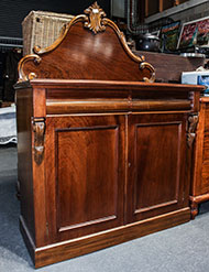 Lot 823