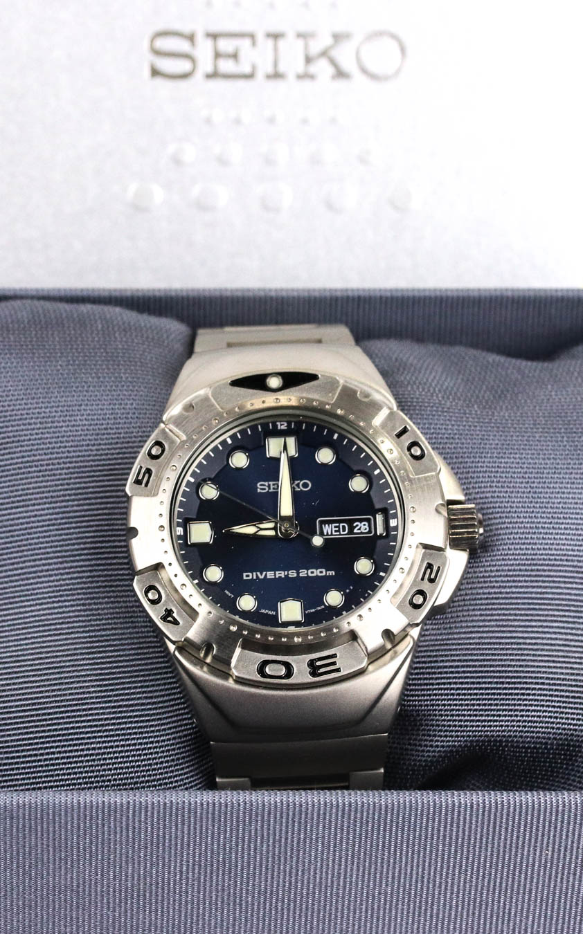 Deals Seiko 200m Diver, V736-7a10