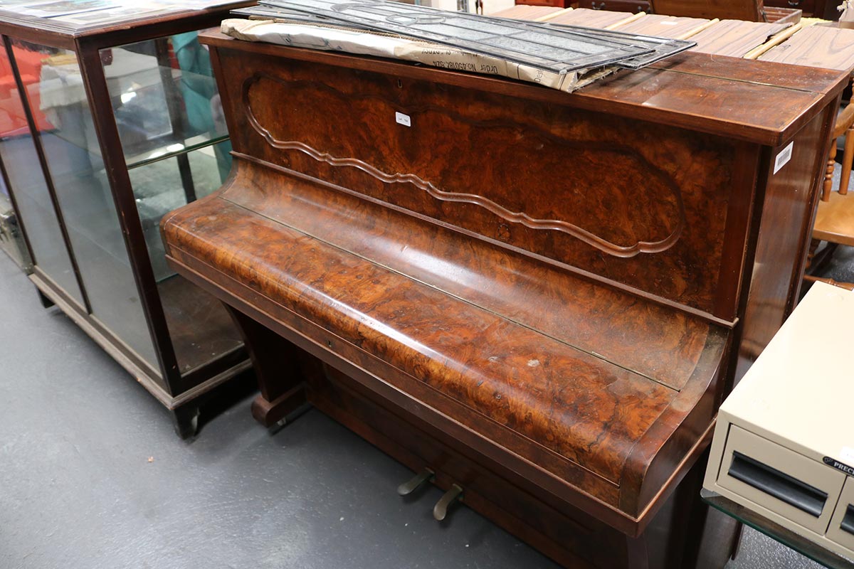 Lot 700 - Image 2