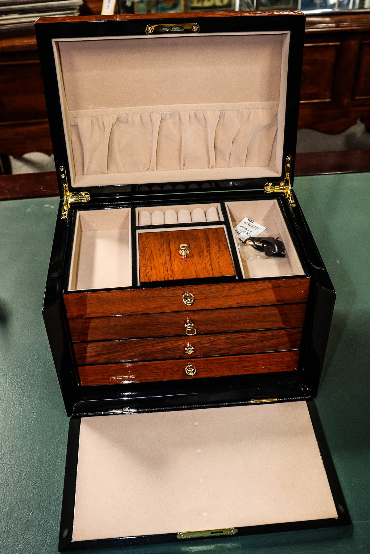 Lot 709 - Image 2
